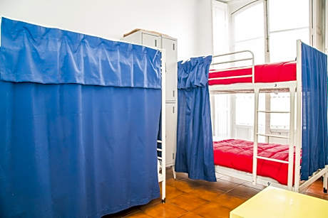 Bed in 6-Bed Mixed Dormitory Room with Private Bathroom