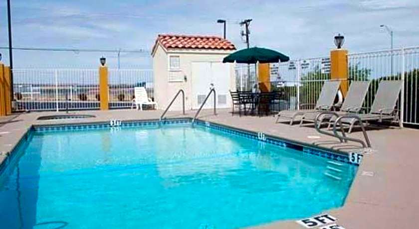 Econo Lodge Inn & Suites El Paso