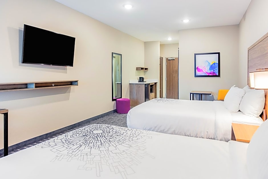 La Quinta Inn & Suites by Wyndham San Antonio Alamo City