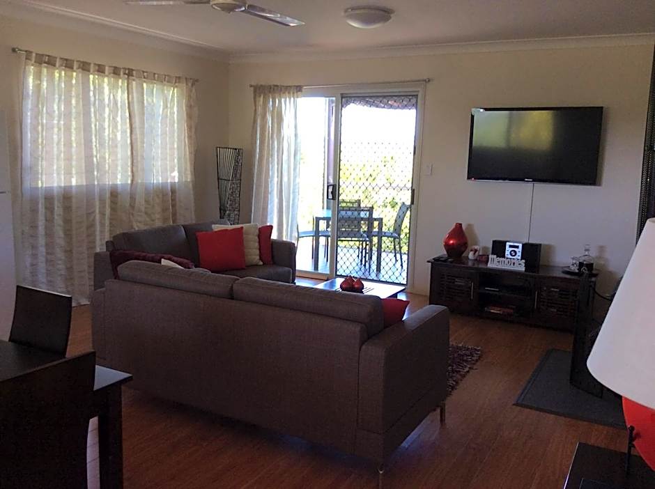 Tinaroo Sunset Retreat