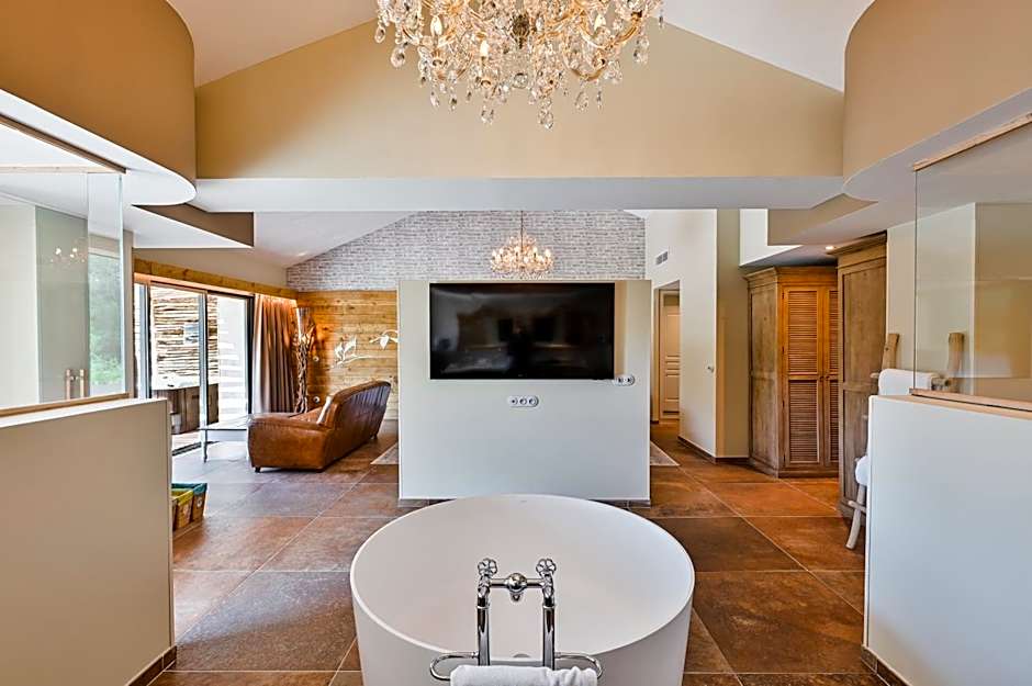 Le Hameau des Pesquiers Ecolodge, Curio Collection by Hilton