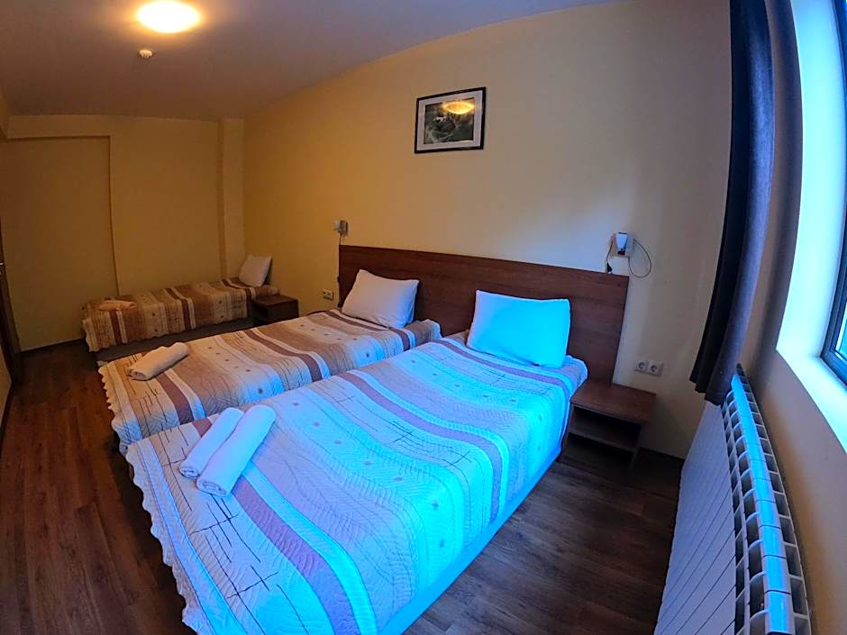 Rusaliite Adventure House