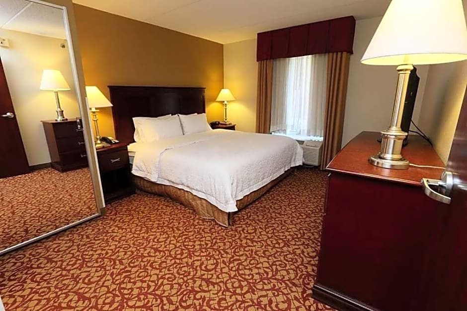 Hampton Inn & Suites Charlottesville at the University