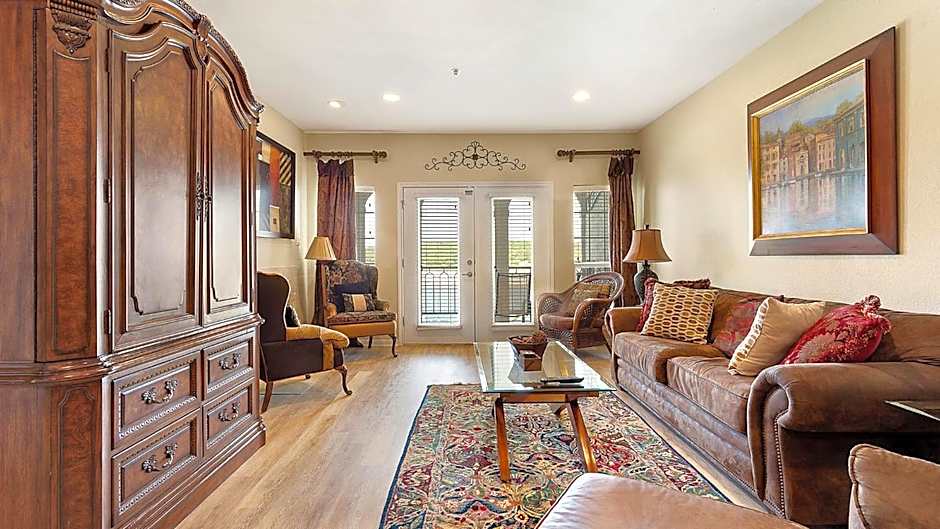 Lake Travis Stunning Waterfront, Sunset & Pool Views, Pet Friendly, Boat Ramp, Lago Vista, Texas