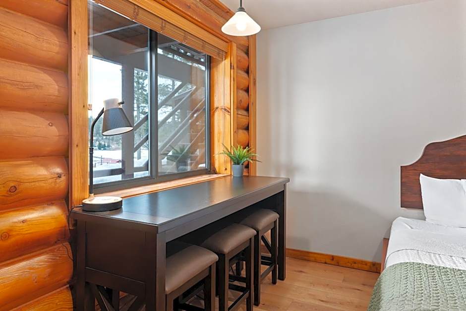 Duck Creek Village Inn