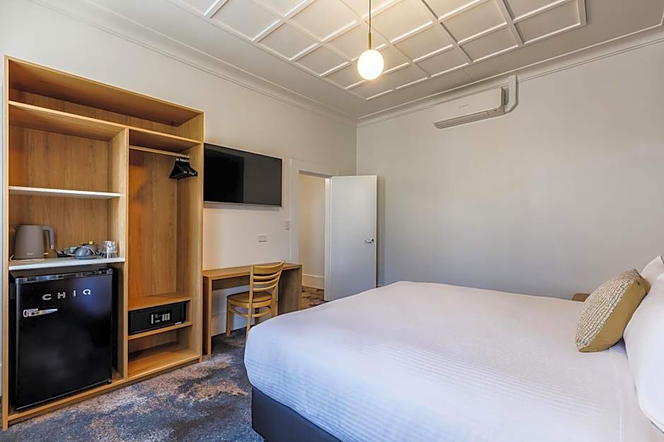 Royal Exhibition Hotel