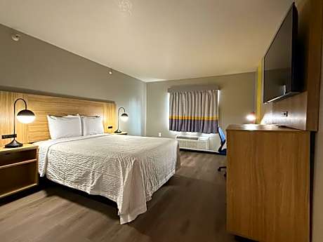 Queen Room - Non-Smoking