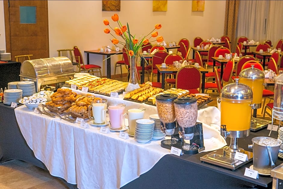 Huinid Pioneros Hotel