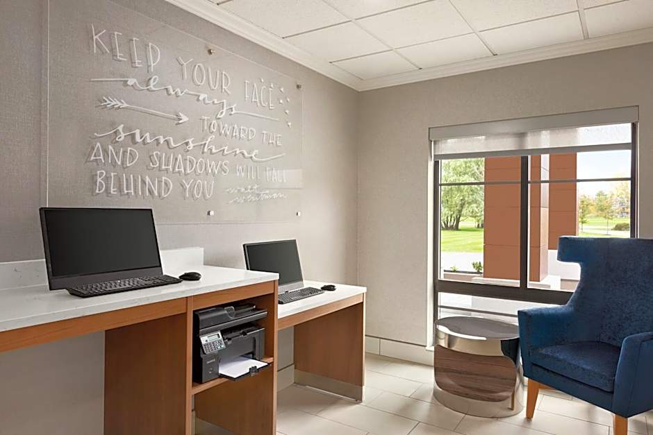 La Quinta Inn & Suites by Wyndham Lackawanna - Buffalo