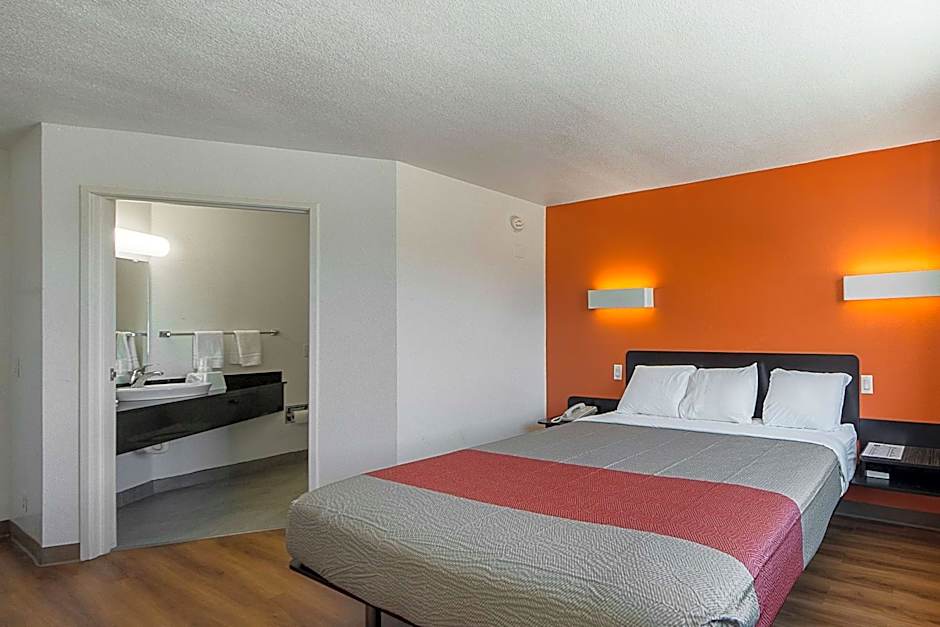 Motel 6-San Antonio, TX - Downtown - Alamo Dome