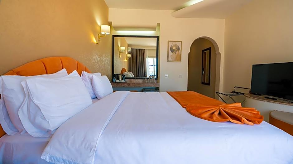 Intouriste Hôtel & Suites