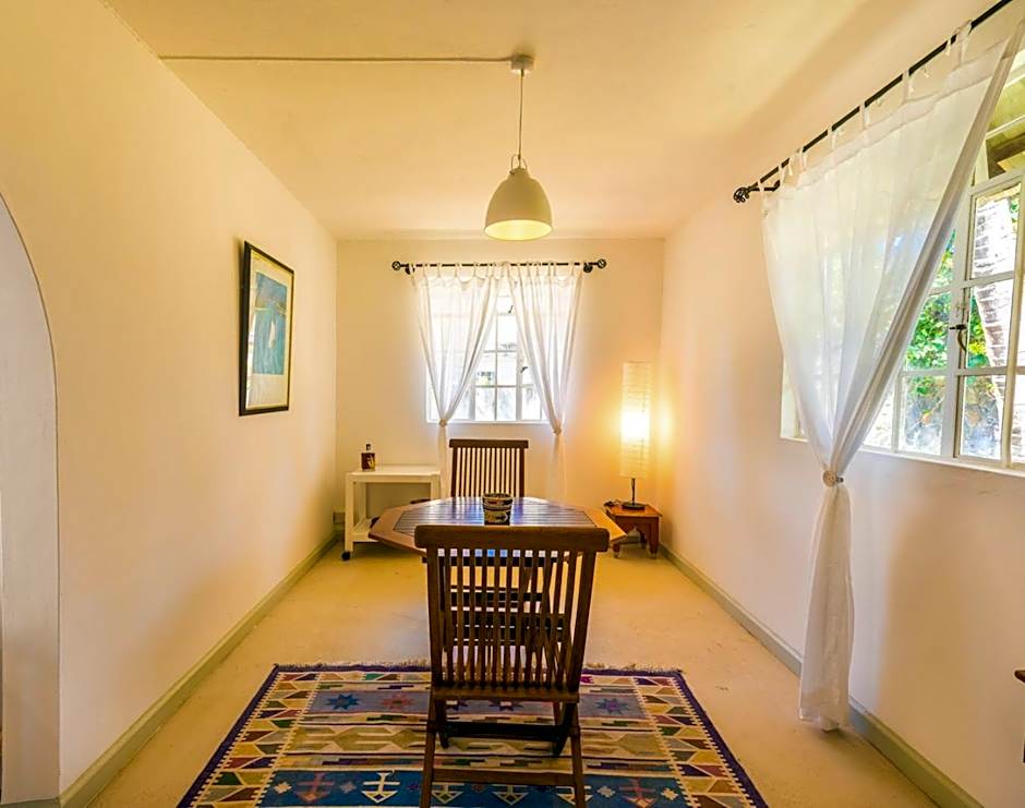 Cosy private bungalow pool 5 mins to beach