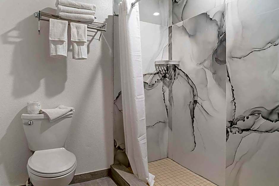 Econo Lodge Traverse City South