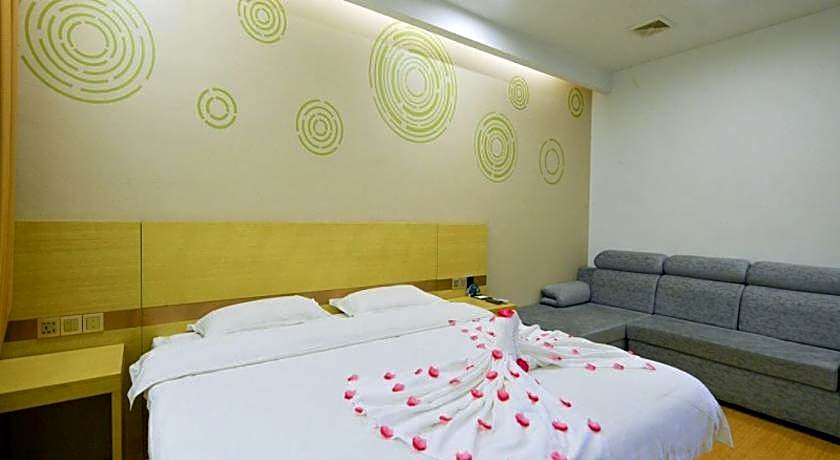 GreenTree Inn Dalian North Railway Station Express Hotel