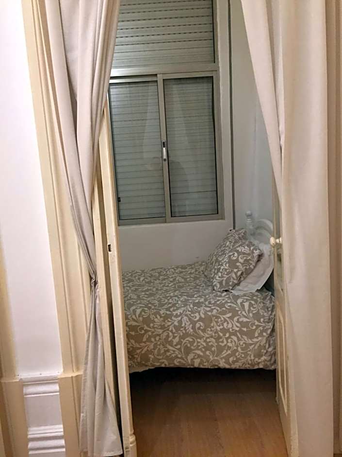 Lira Guest House B&B