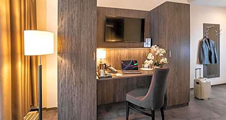 Superior Triple Room with One Double and One Single Bed
