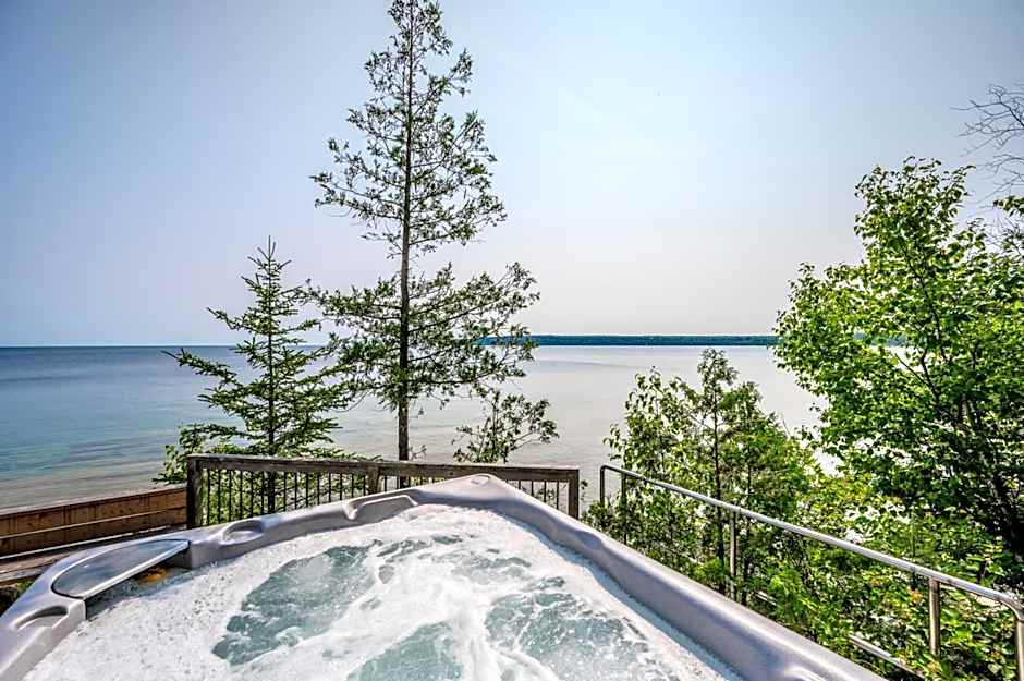 Norse Nook - Waterfront w Hot Tub & Sauna