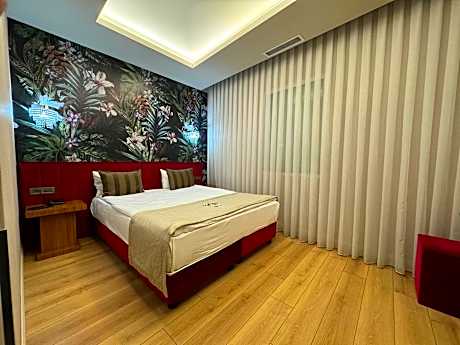 Economy Double or Twin Room, No Windows (1 Queen Bed)