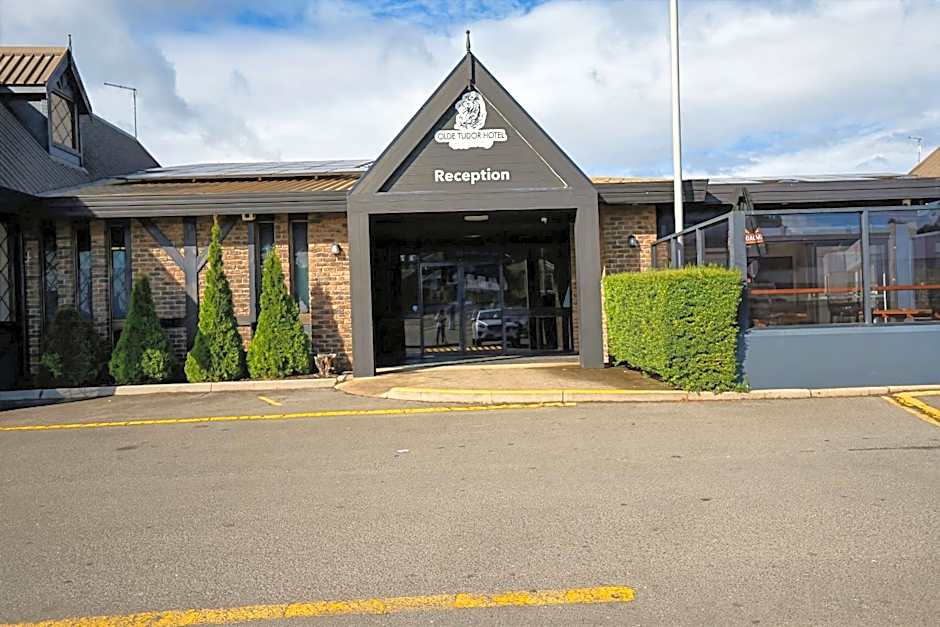 Olde Tudor Hotel