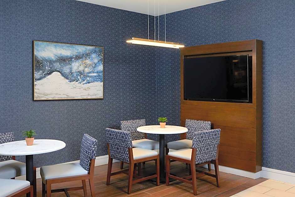 Courtyard by Marriott Los Angeles LAX/Century Boulevard