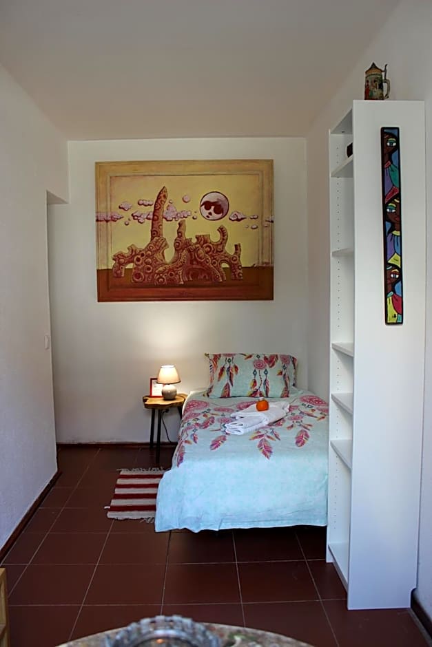 Photo 1 of 4 of Single Room