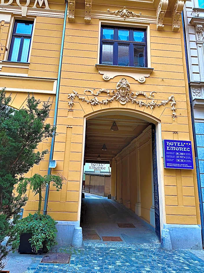Hotel Emonec