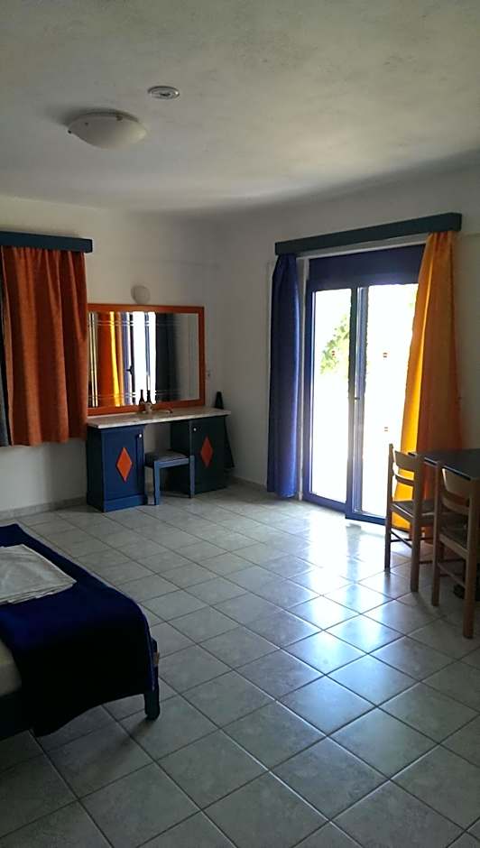 Leonidas Studios & Apartments