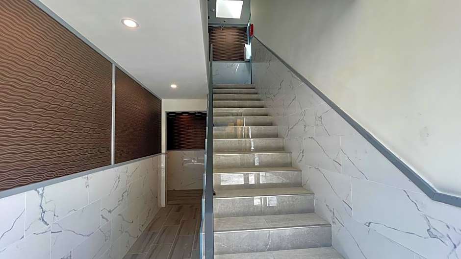 Quintessence ApartHotel