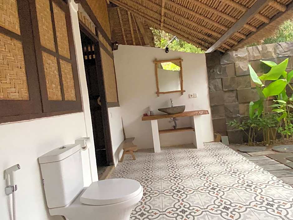 Flower Bud Bungalow Balangan