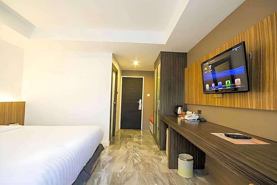 Dragon River Avenue Hotel