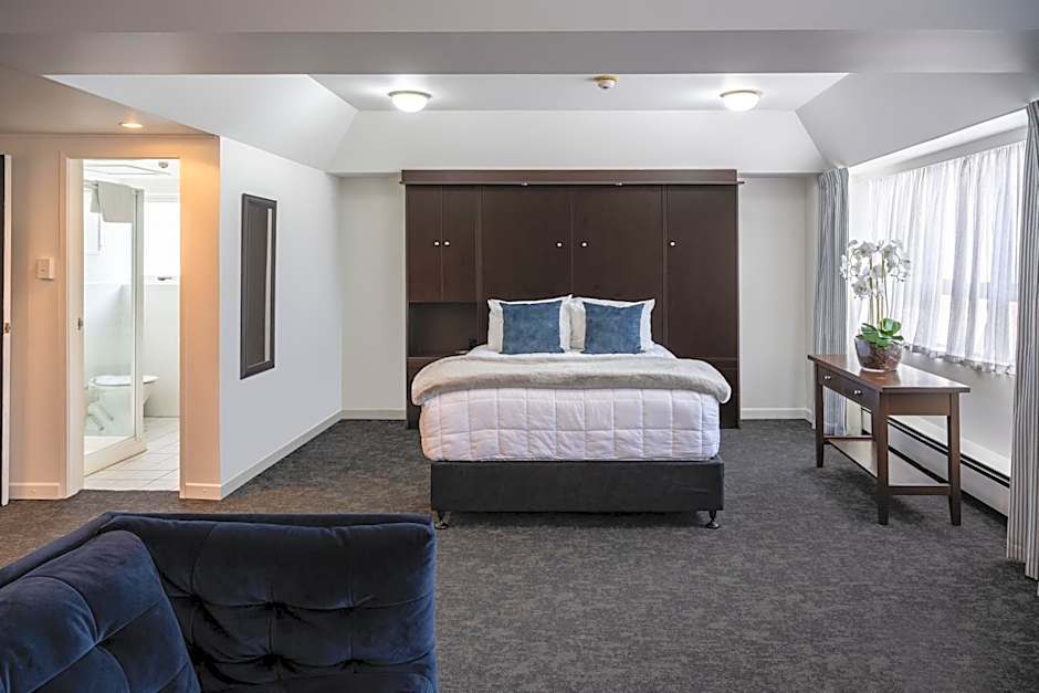 Bay Plaza Hotel