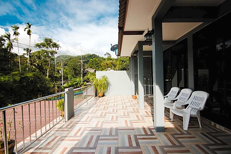 Khaosok Secret Hostel