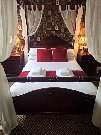 Room with Four-Poster Bed