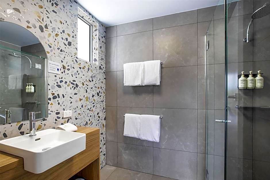 Nightcap at Queens Beach Hotel