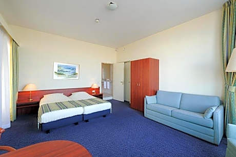 Superior Twin Room with Sea View & Whirlpool