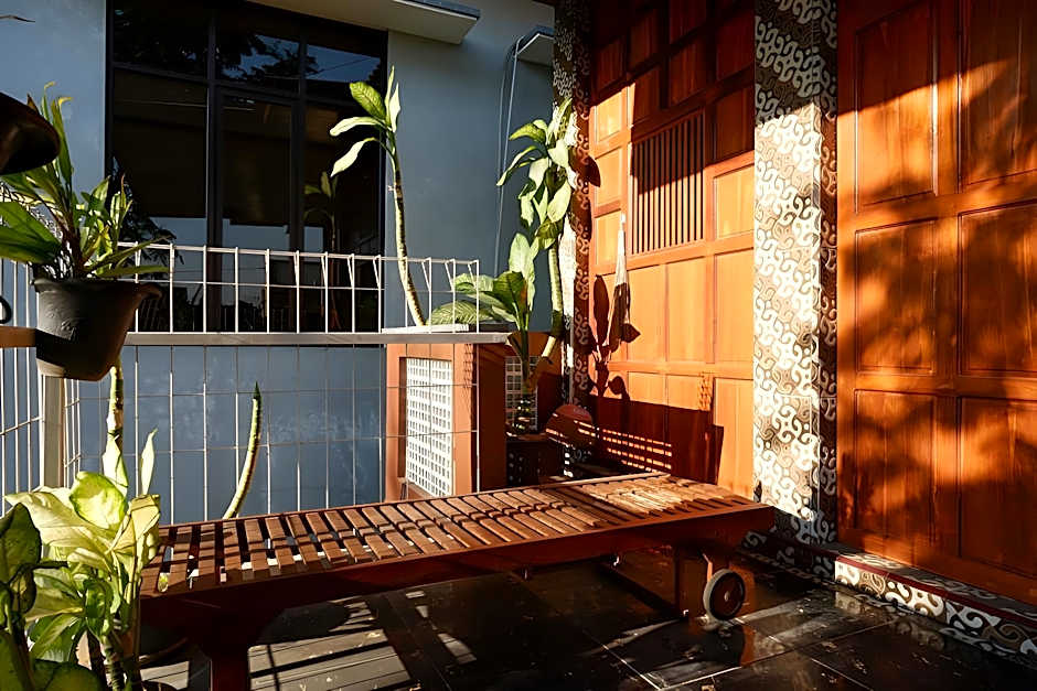 RedDoorz Syariah near Menara Kudus