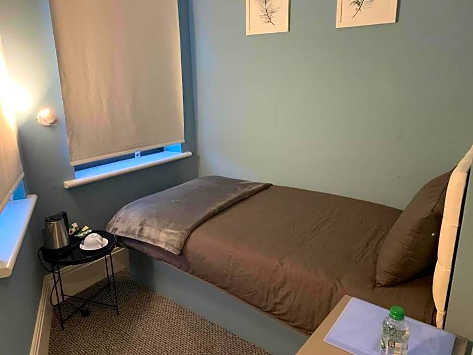 OYO Ruby Pub & Hotel