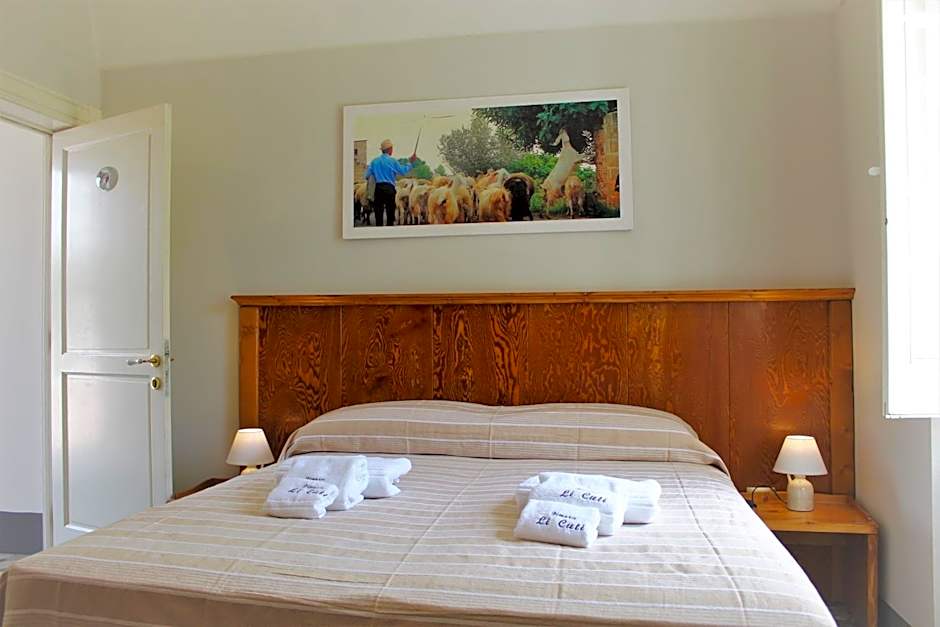 Photo 1 of 9 of Double Room