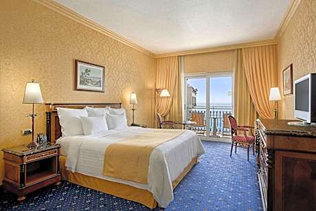 Deluxe Top Floor, Guest room, 1 king, Sea view, Top floor, Balcony