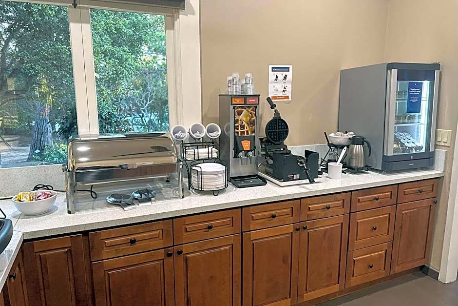 Comfort Inn Monterey Peninsula Airport