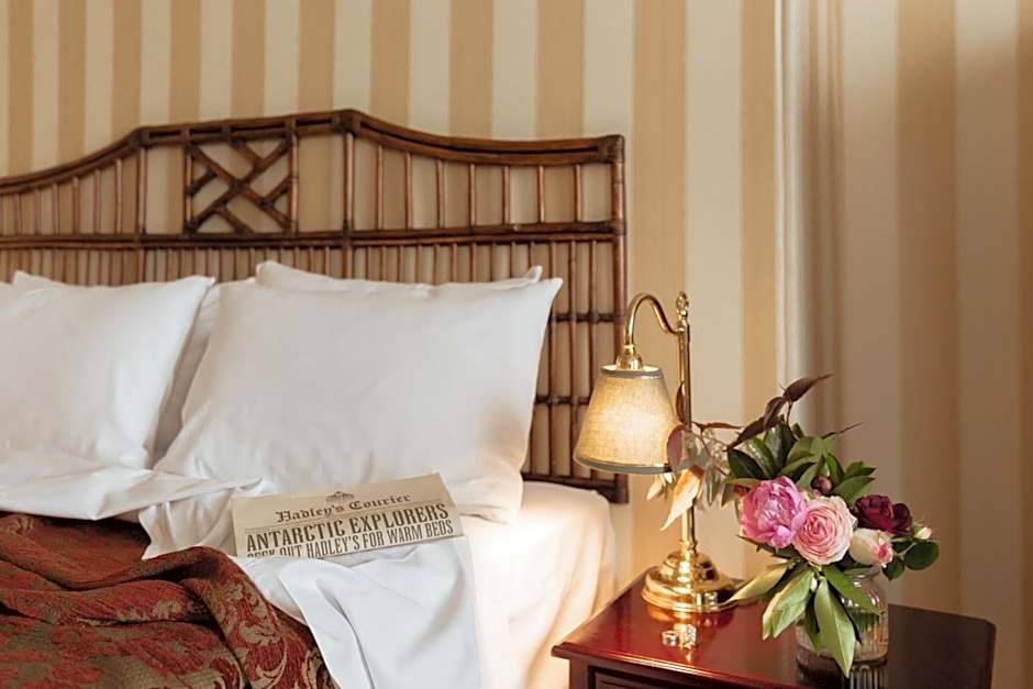 Hadley's Orient Hotel