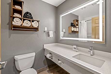 2 Queen Standard Communications Mobility Accessible Tub