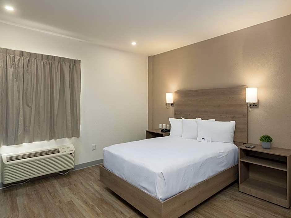Hotel Mesaluna Short & Long Stay