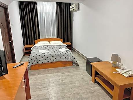 Hotel Tata Si Fii