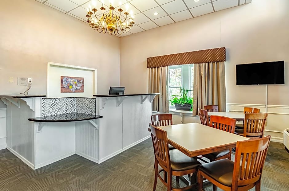 Econo Lodge Inn & Suites Radford-Blacksburg Area