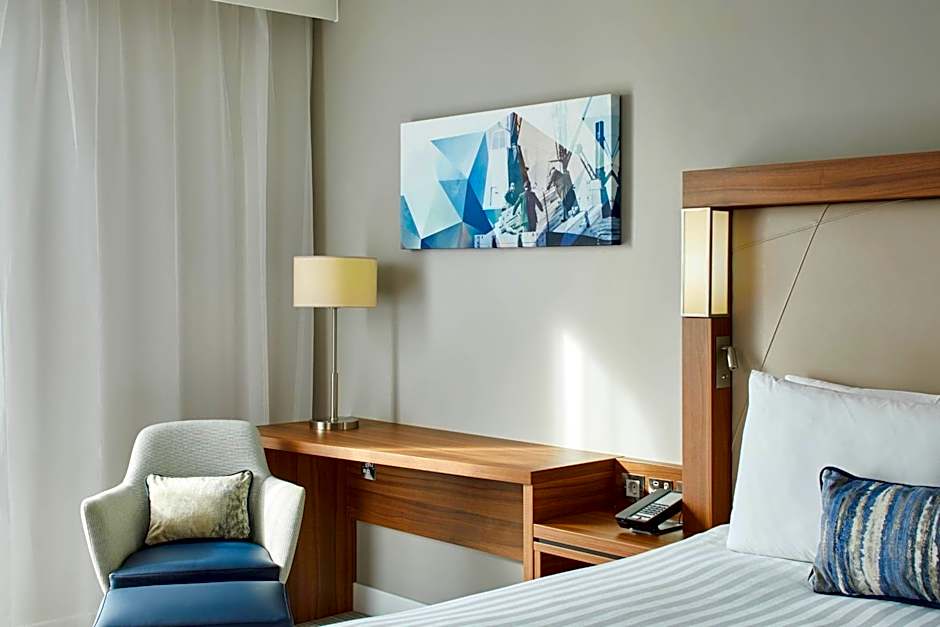 Courtyard By Marriott London City Airport