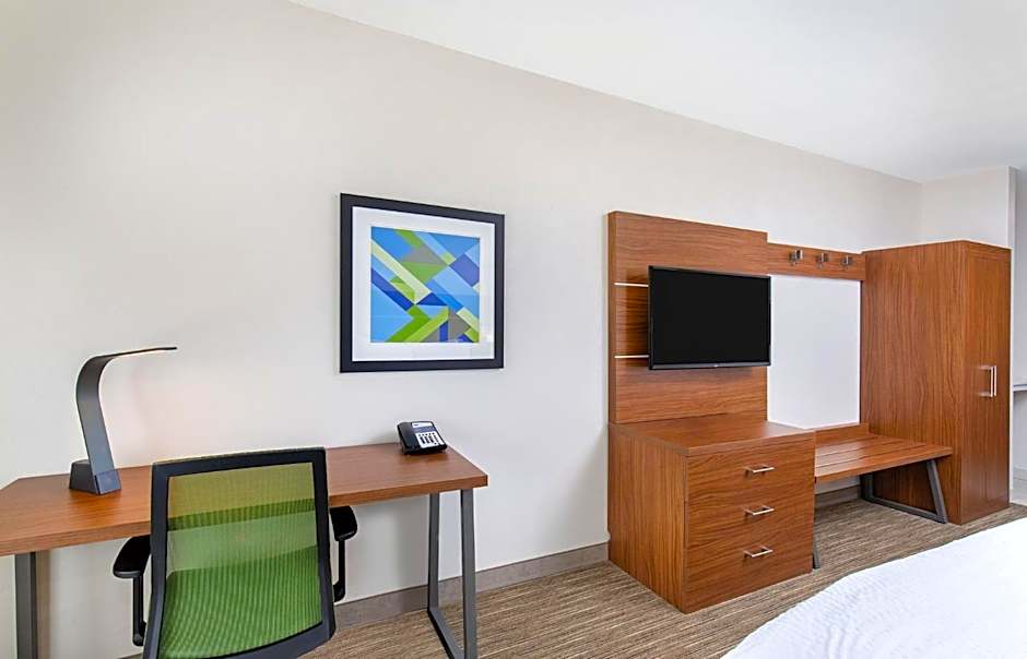 Holiday Inn Express Hotel & Suites Birmingham - Inverness 280 By IHG