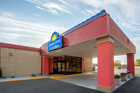Days Inn & Suites by Wyndham Mt Pleasant