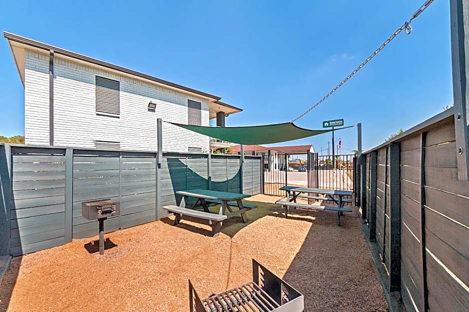 HomeTowne Studios San Antonio E - Frost Bank Center