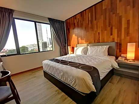 Deluxe King Room